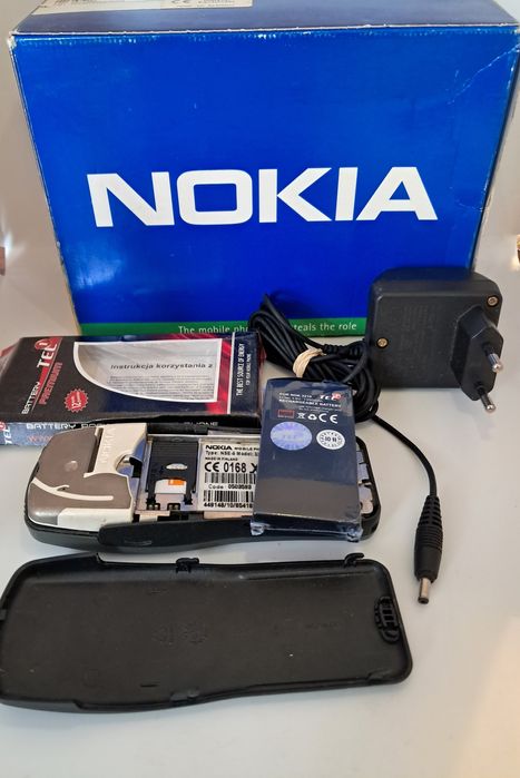 Kultowa Nokia 3210 z nowym akumlatorem I orginalną ładowarką.