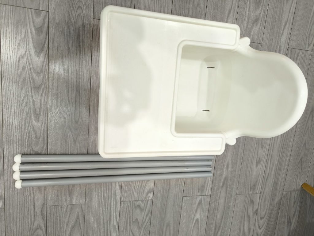 Cadeira IKEA ANTILOP com tabuleiro