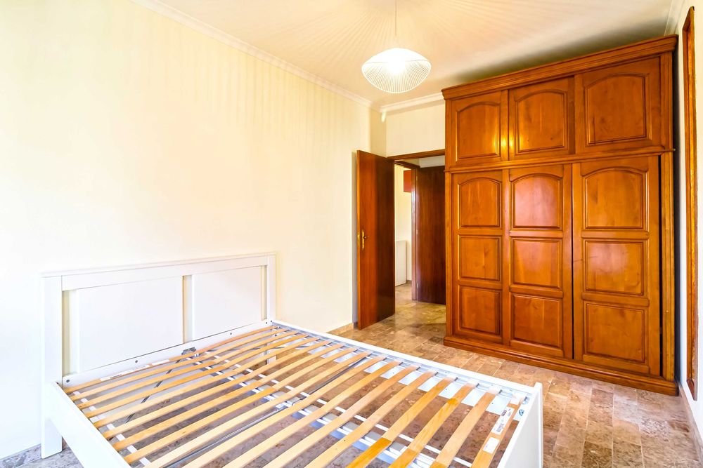 Espaçoso T1 em Baguim junto á estaçao do metro para arrendamento