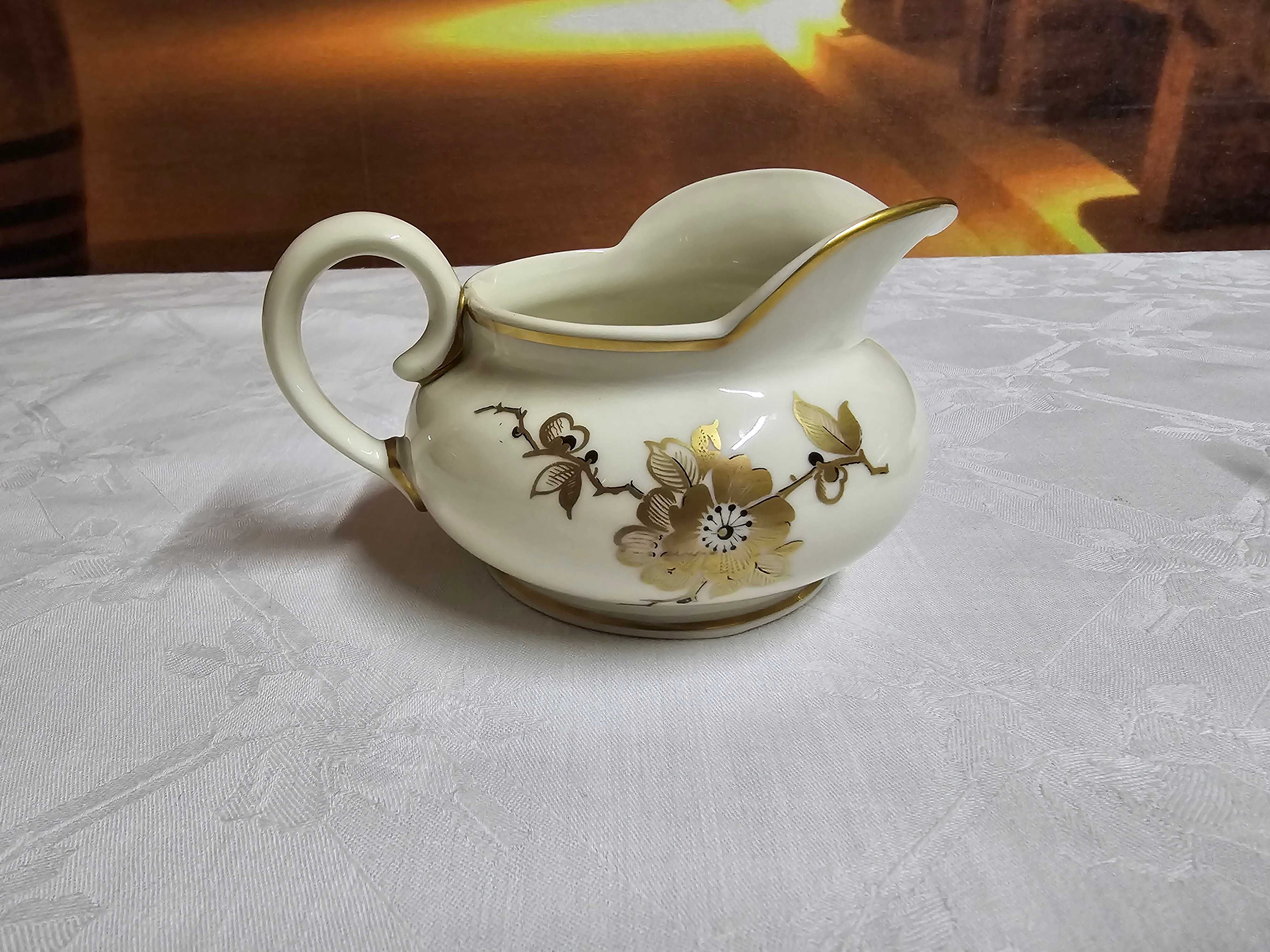 Porcelanowy komplet herbaciano-kawowy firmy WEIMAR FAVORIT N3510