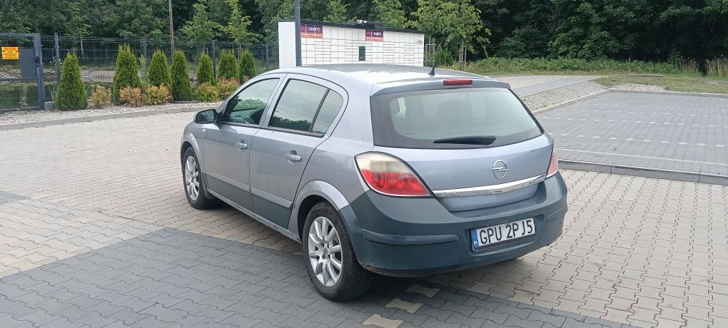 Sprzedam opla astrę h 2005r 1.6 PB 255000km