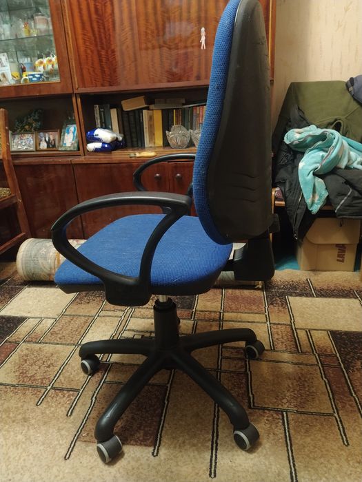 Кресло офисное .