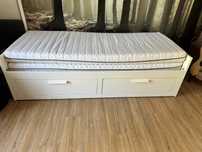Łóżko Ikea + 2 materace, komoda Ikea gratis