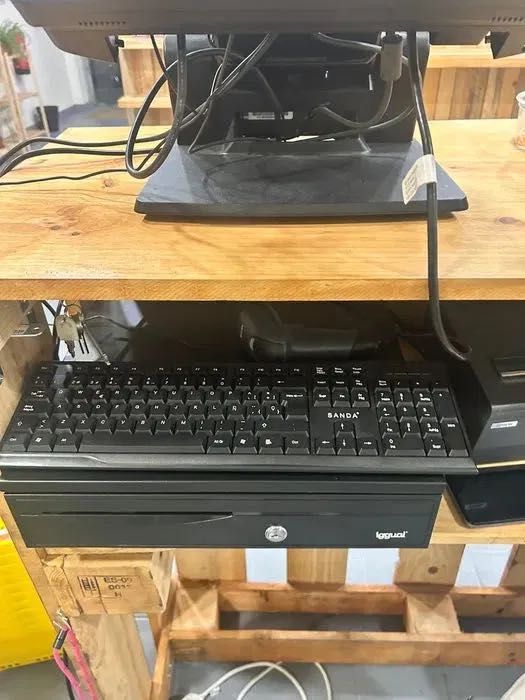 POS completo (teclado, impressora, tela dupla, gaveta e leitor).
