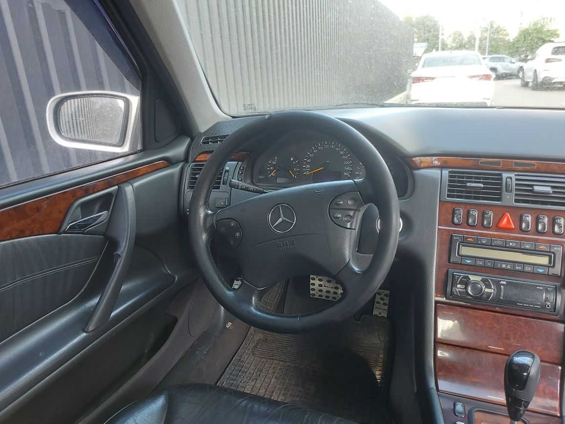 Mercedes e280 w210