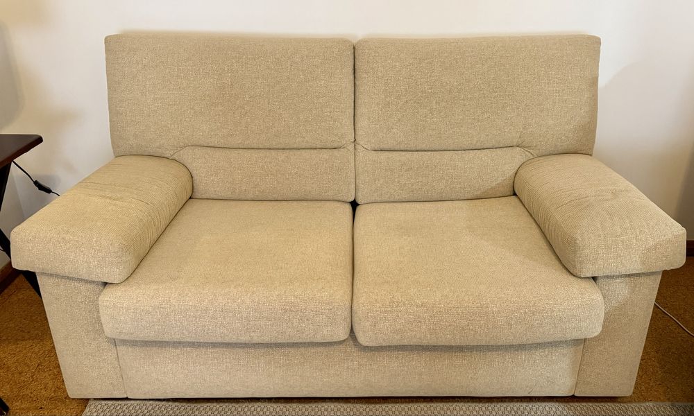 Sofá de 2 lugares em bom estado