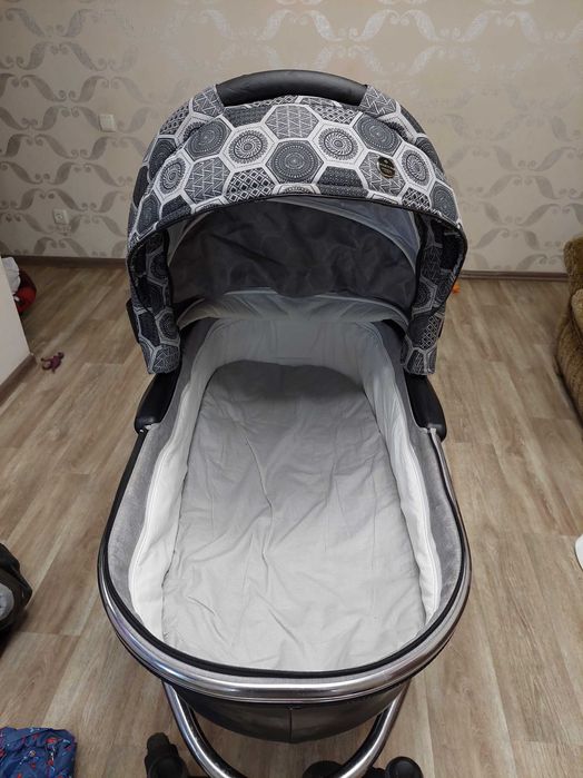 Продам детскую  коляску