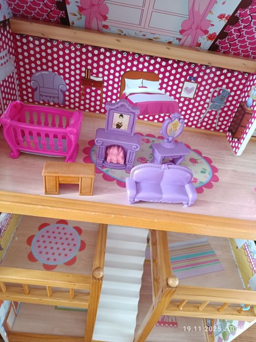 Domek dla lalek drewniany