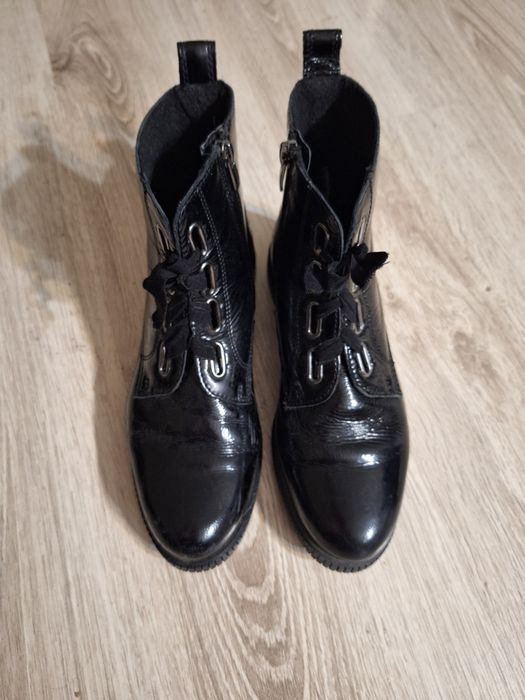 Botki skóra lakierowanej 39