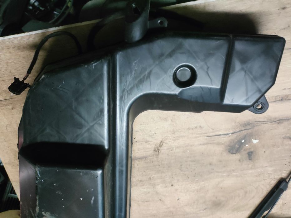 Audi A4 B6 subwoofer kombi wmacniacz