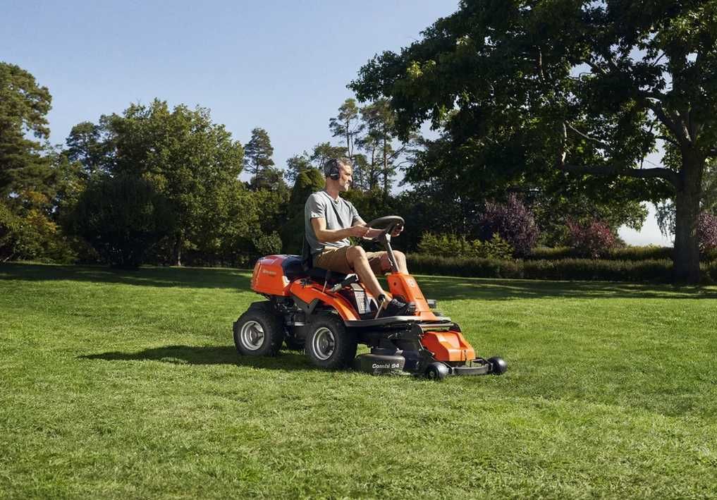 Traktorek Husqvarna Rider R214TC z agregatem tnącym 94 cm