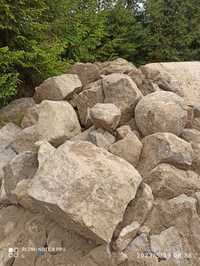 Kamień polny , łupany z fundamentów