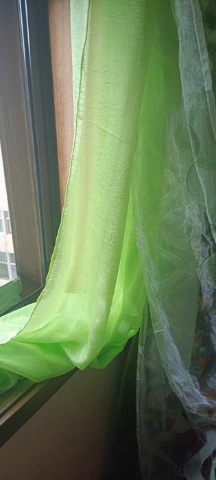 Cortinas duplas. Verde -lima e reposteiro