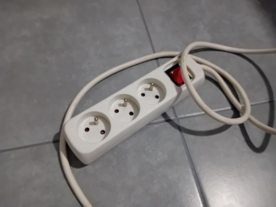 Rozgałęziacz z przełącznikiem Anslut