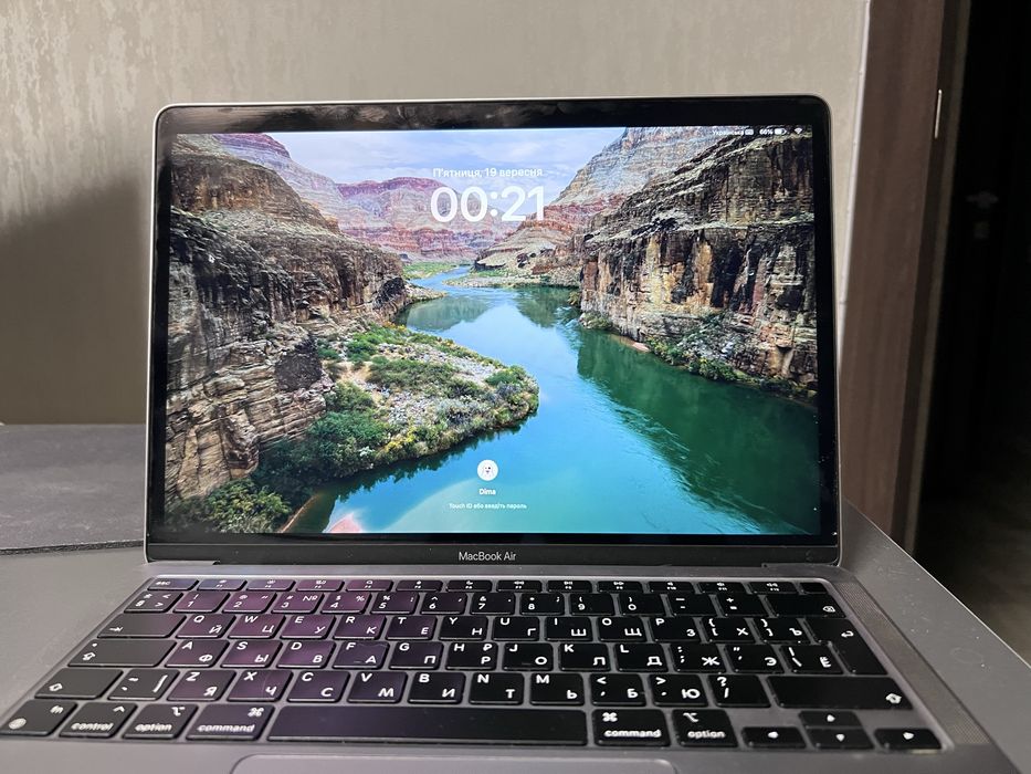 Apple MacBook Air 13" 2020 M1 / 8GB / 256GB / Silver