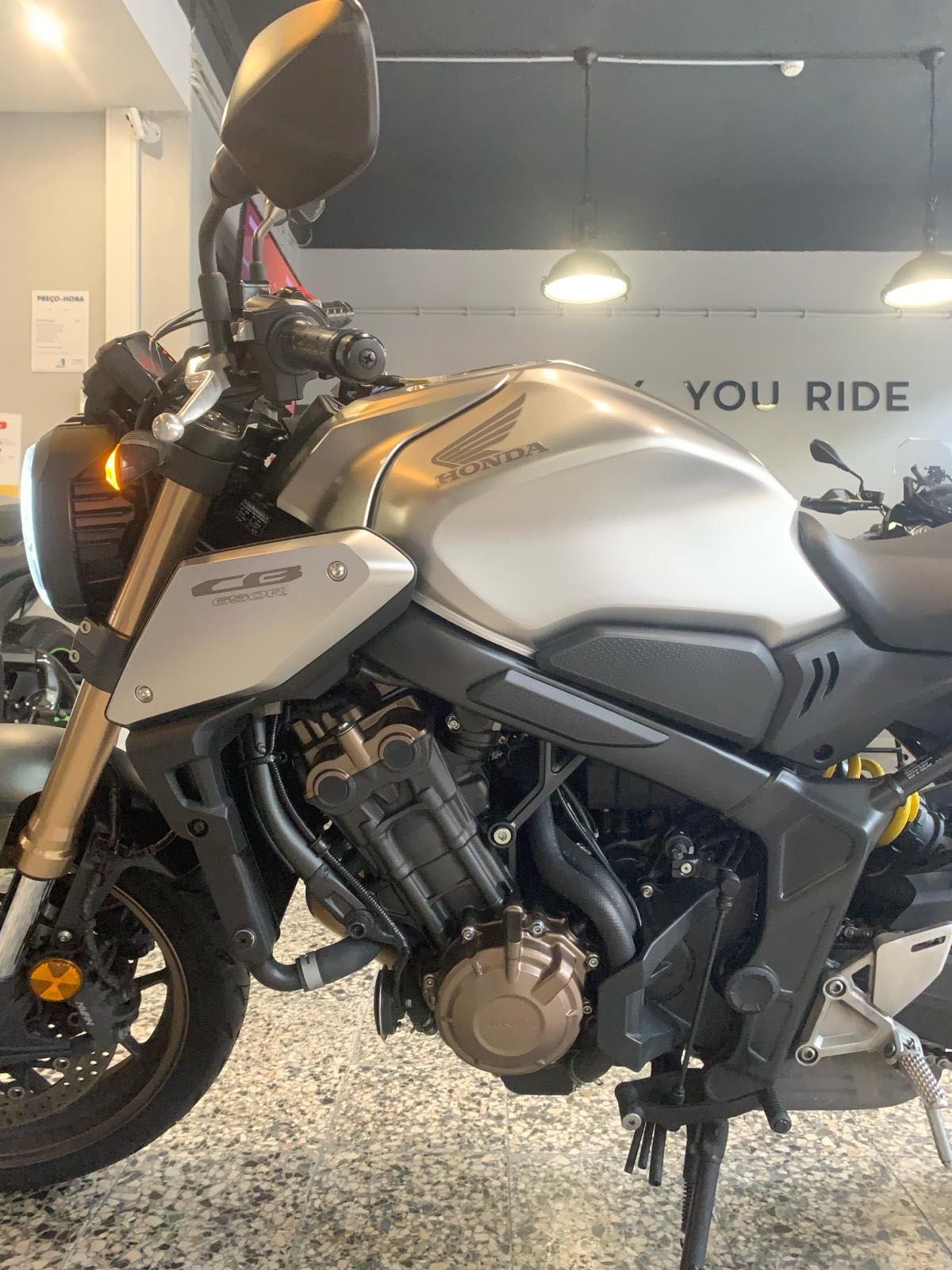 Honda CB 650 r de 2020 Nacional sempre assistida na Honda