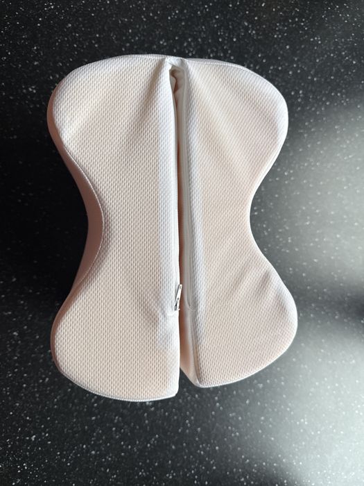 Poduszka między nogi do spania