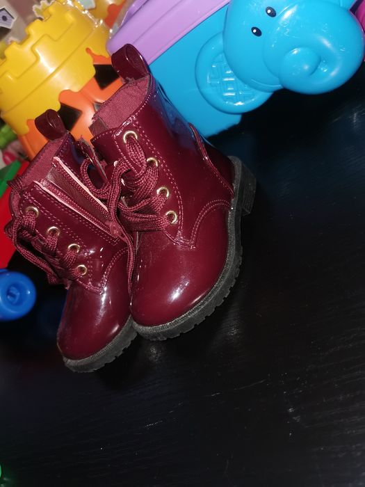 Mnóstwo bucików dla dziewczynki