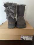 Botas UGG novas com laços - cinza