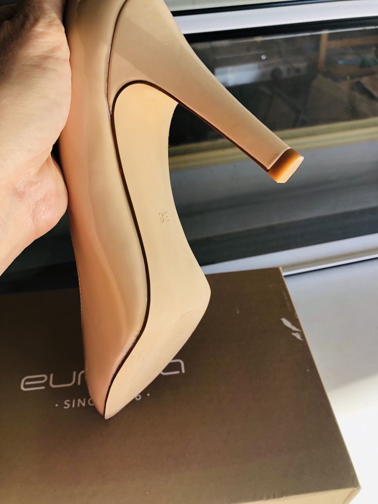 Sapatos novos Eureka tamanho 38