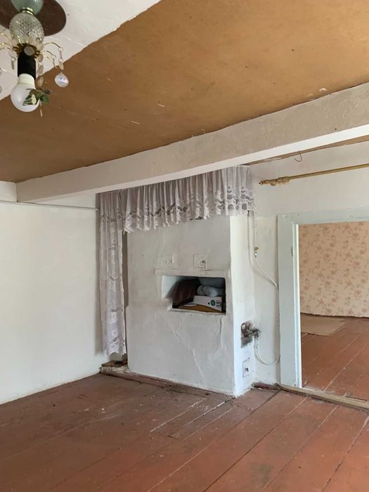 Продаю  земельну ділянку  під будівництво. або хорошу Дачу