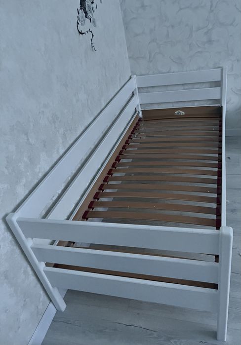 Дитяче біле кутове односпальне ліжко