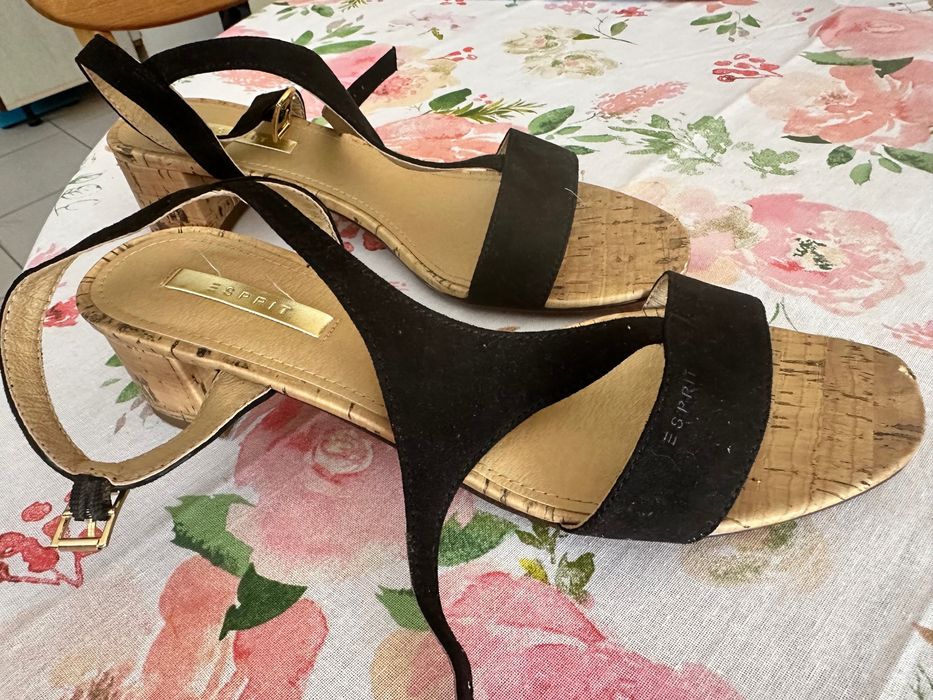 босоніжкі замшеві