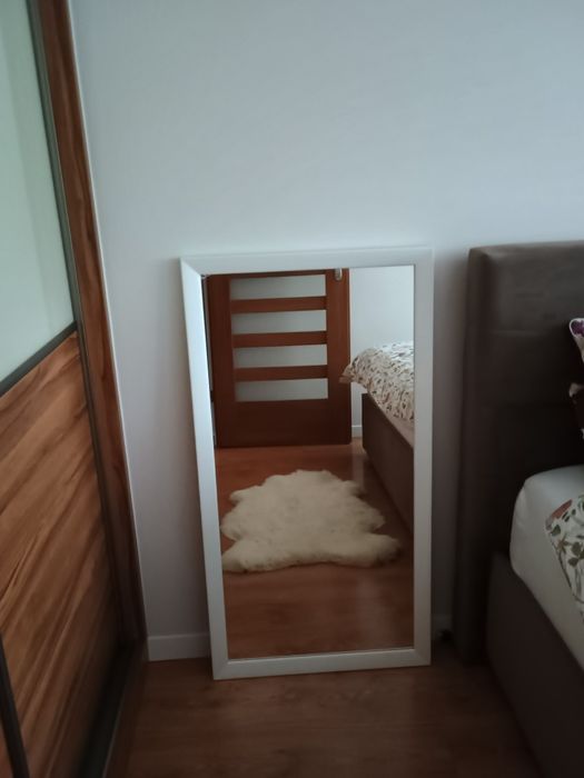 Lustro Ikea w białej ramie