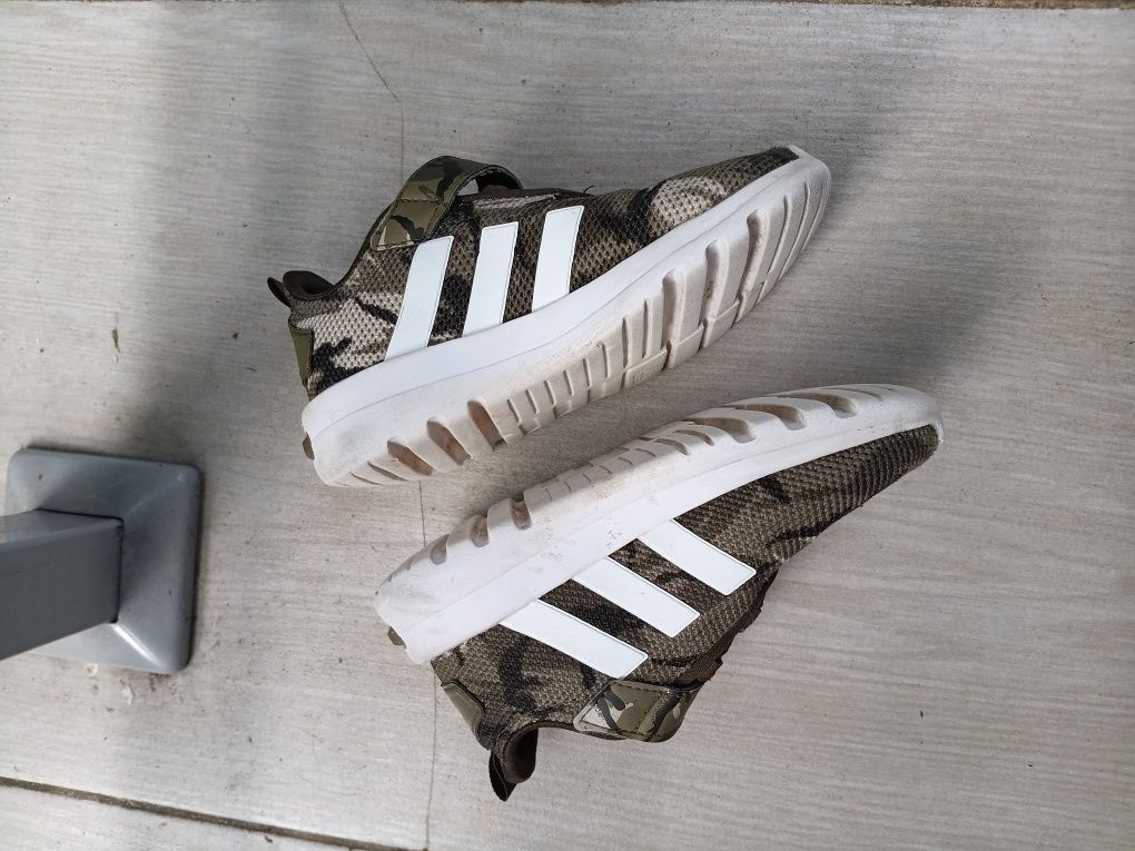 Buty Adidas  Racer TR23 Kids 26,5 chłopięce sneakersy