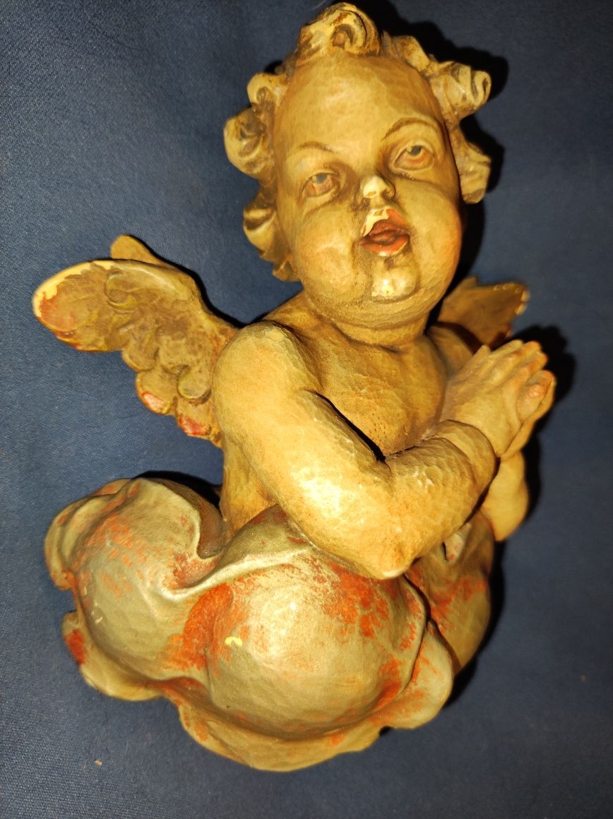 Stary aniołek putto