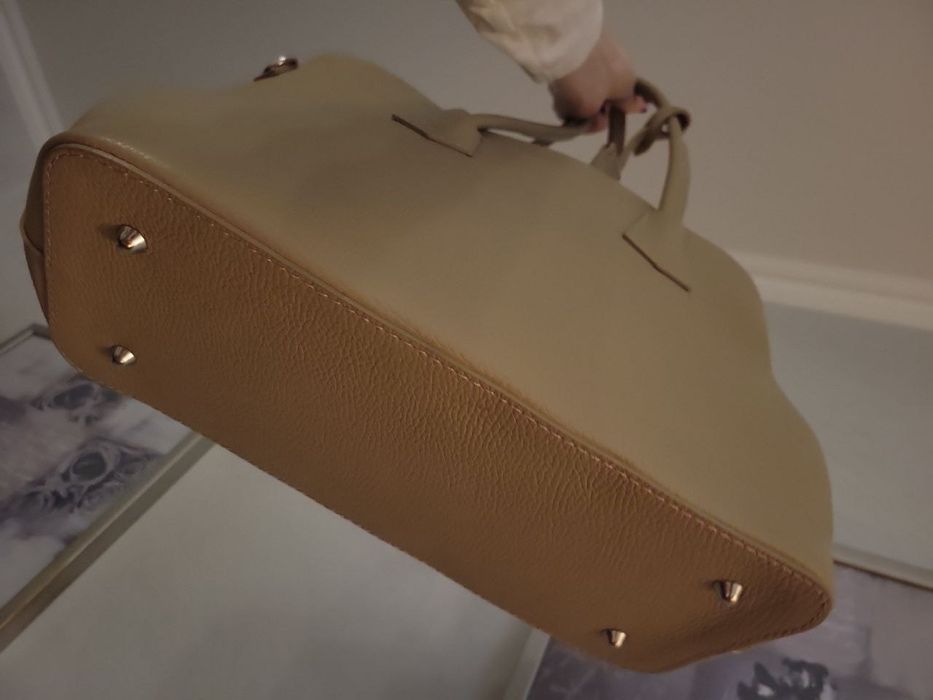 сумка жіноча бежевого кольору