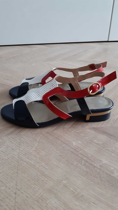 Sandálias de mulher salto raso