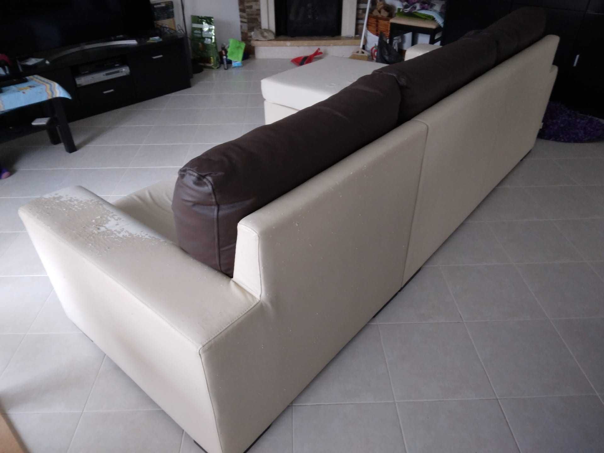 Sofá com chaise long