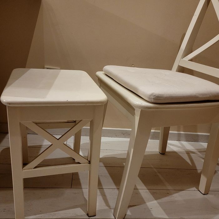 Krzesła i stołek IKEA