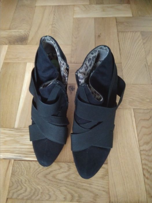 buty wiosenno -  jesienne damskie czarne botki