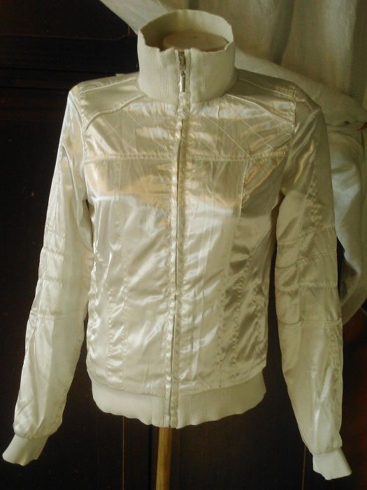 Куртка Stradivarius белый атлас р.36/8/S