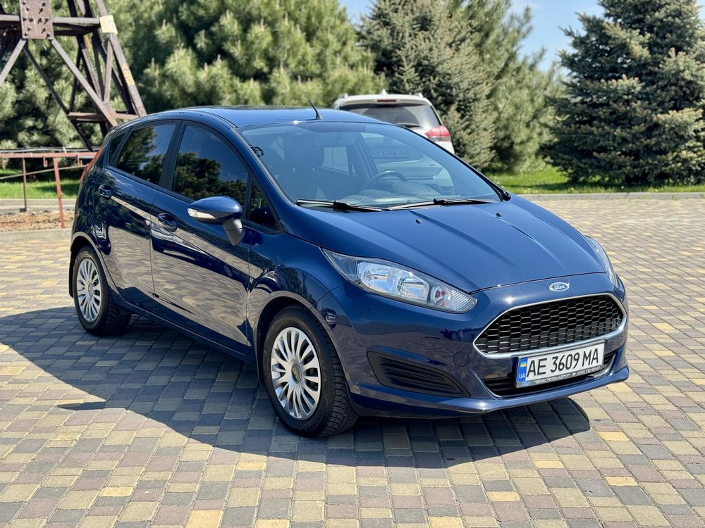 Продам автомобиль Ford Fiesta 2016