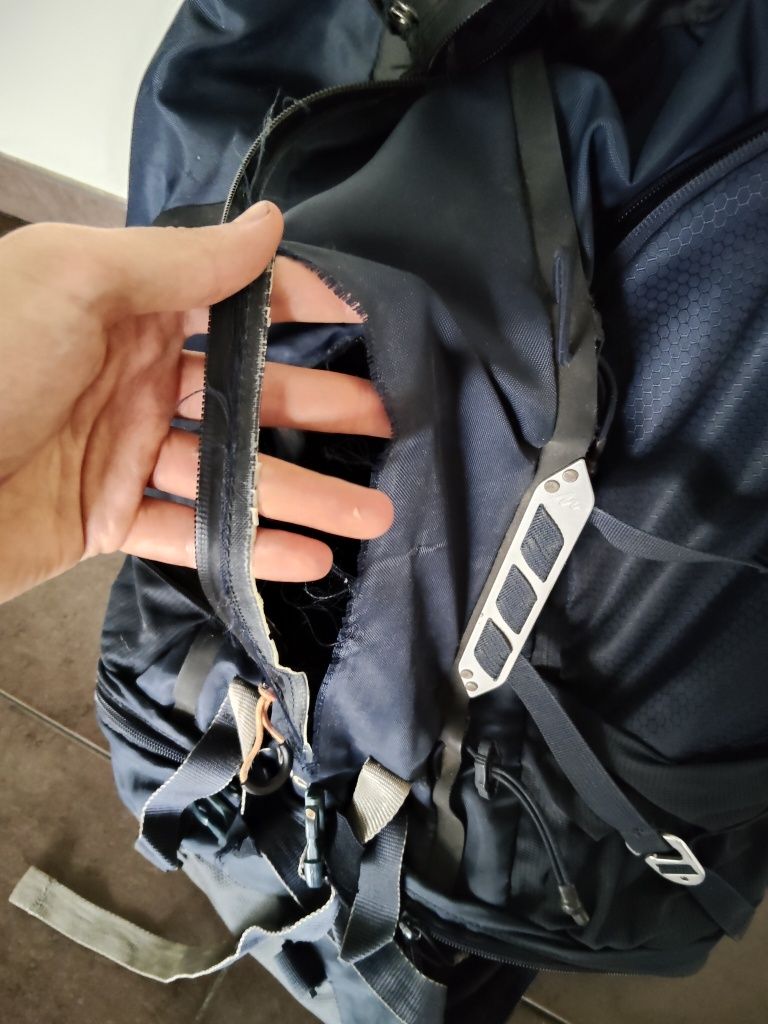 Mochila 80-100 Litros (rasgão precisa de costura)
