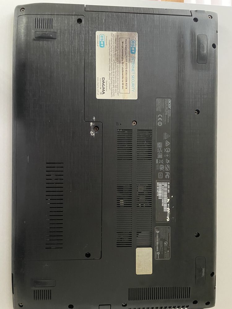 Acer Aspire E5-575T SSD 8GB ram i3