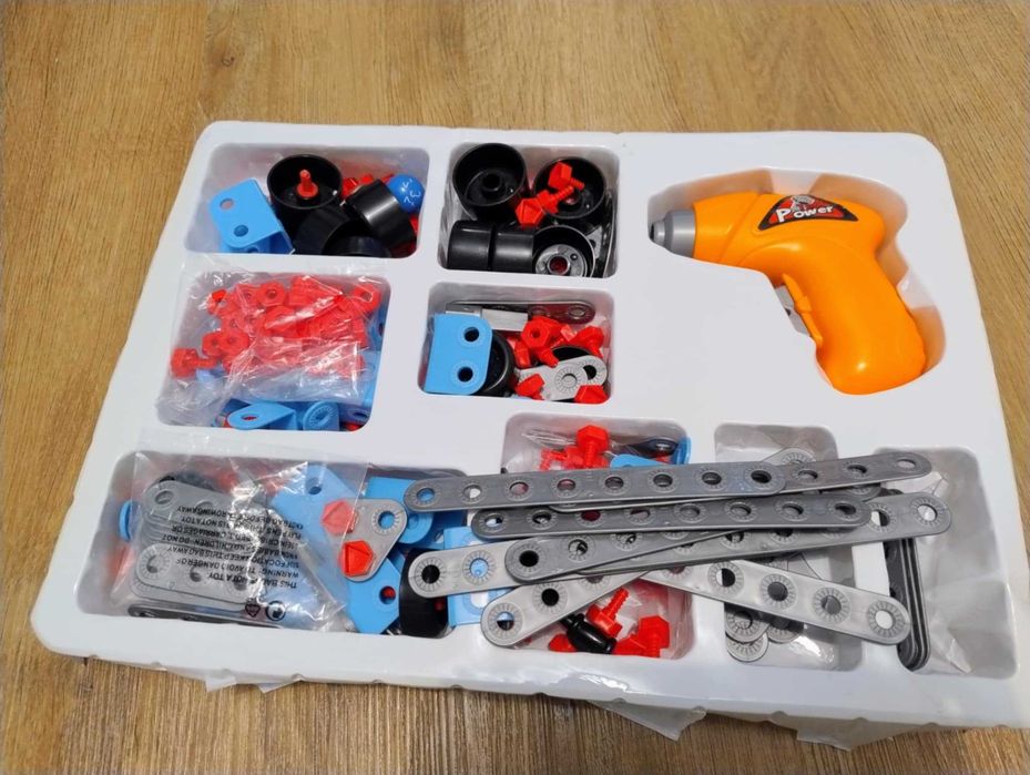 Zestaw dla majsterkowicza, śruby, wkrętarka