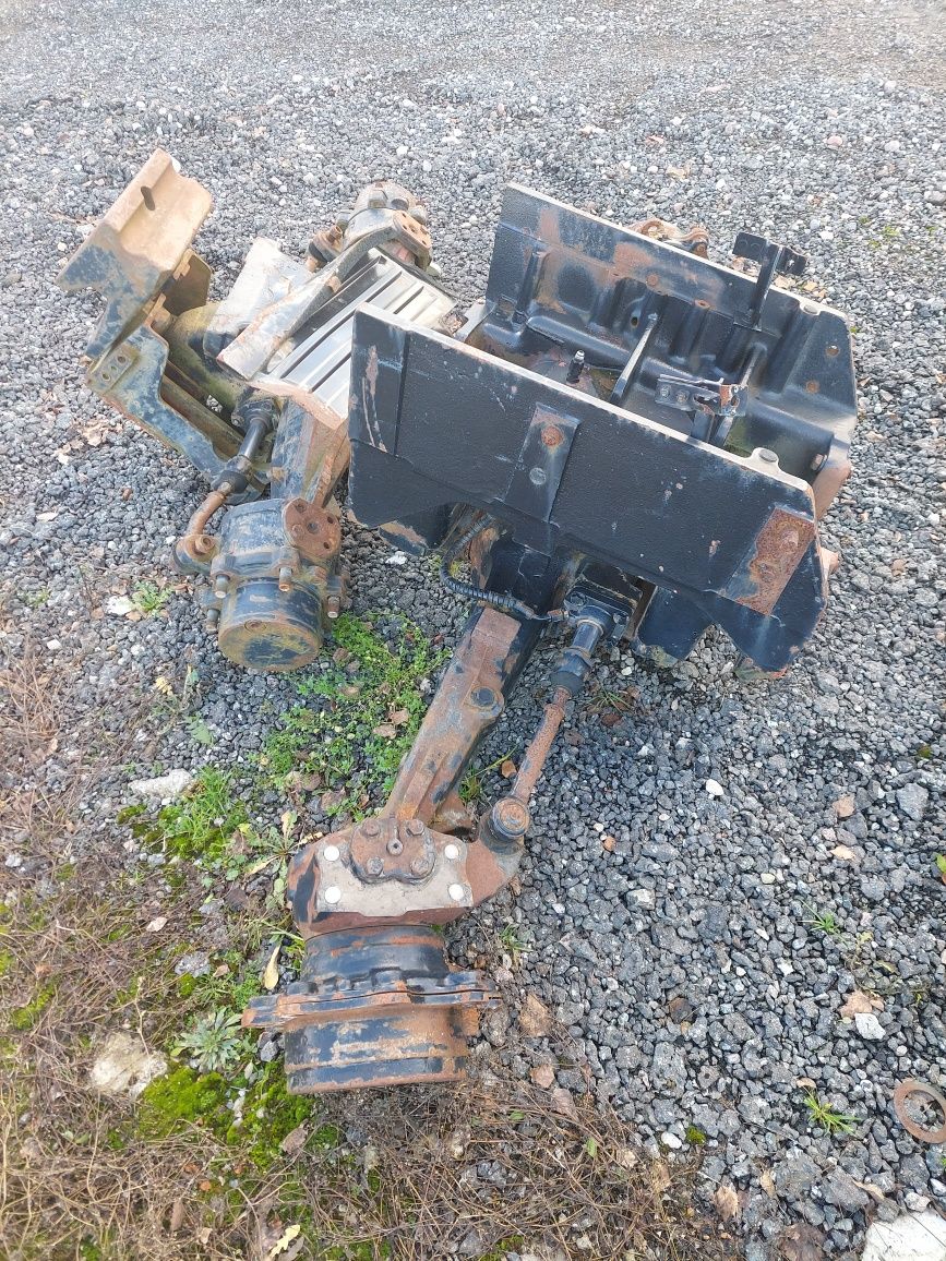 Przedni  most carraro  case 4220 czesci