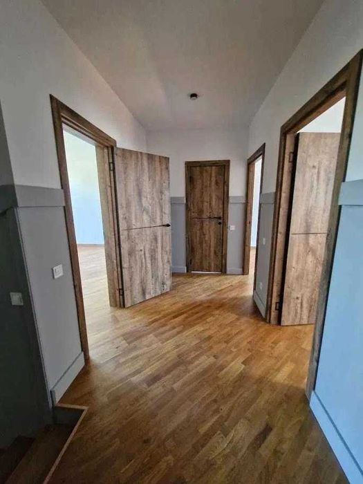 Продаж будинку на вул. Зубрицького