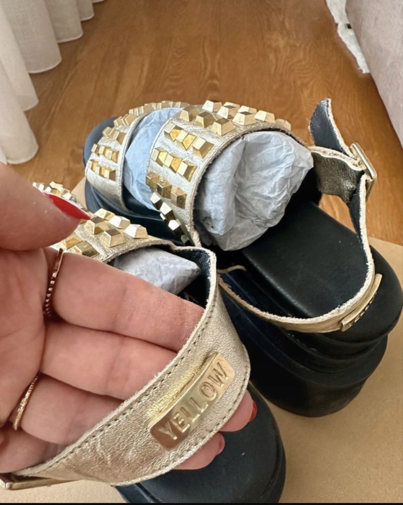 Sandalias marca Yellow