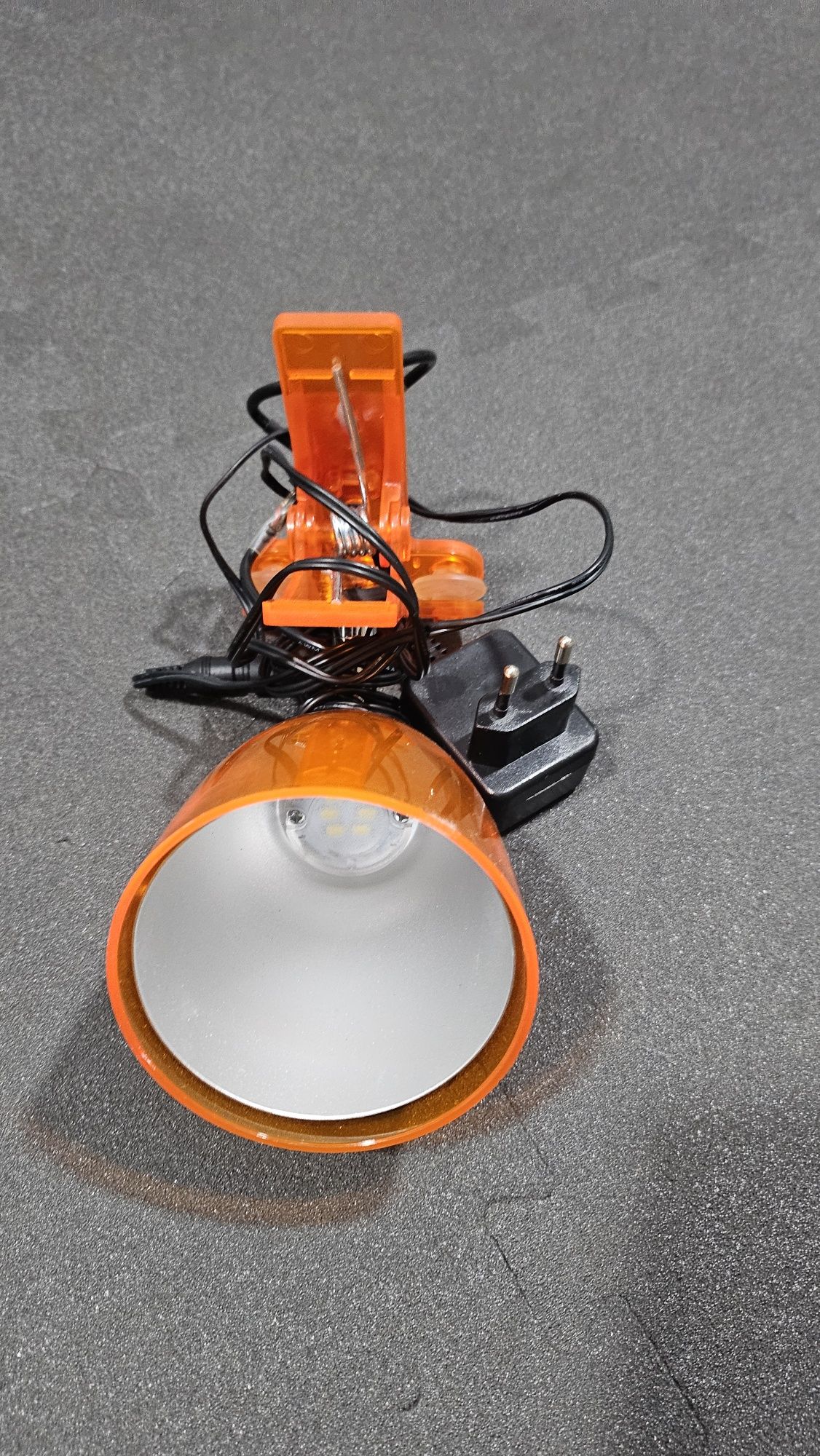 Candeeiro led com mola