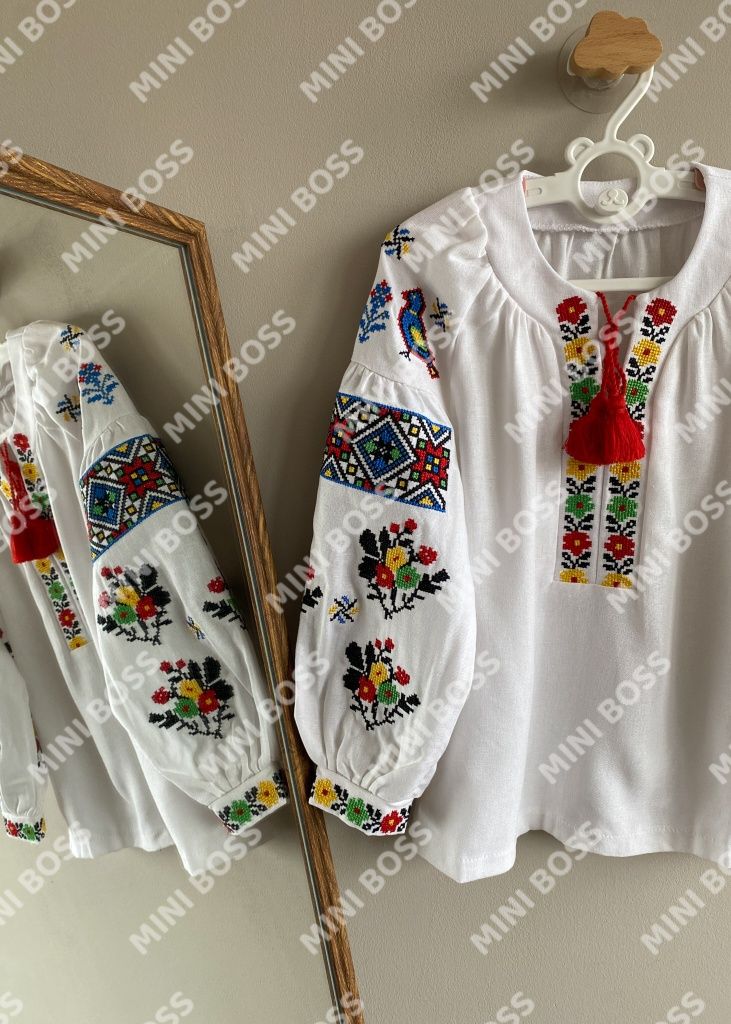 Дитяча лляна вишиванка для дівчинки вишита нитками, сорочка
