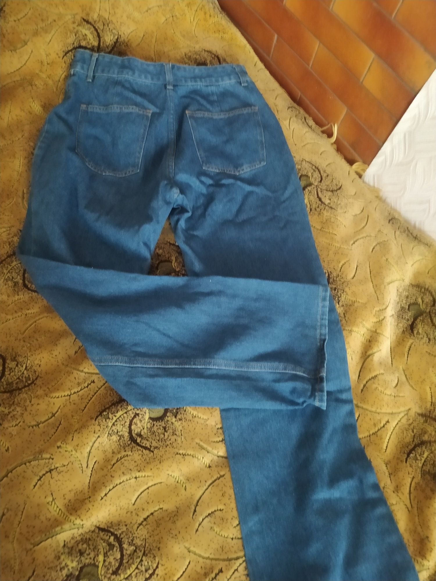 Жіночі фірмові джинси
