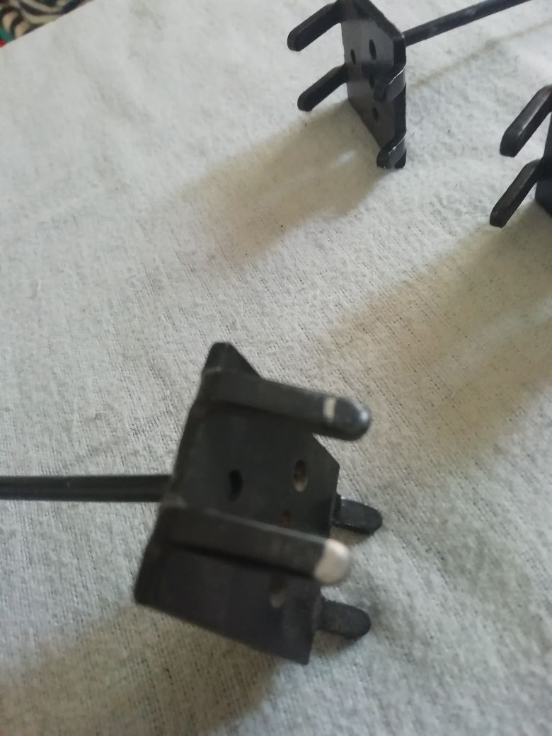 Sprzedam zestaw 11szt. wieszaków do   metalowej tablicy ekspozycyjnej