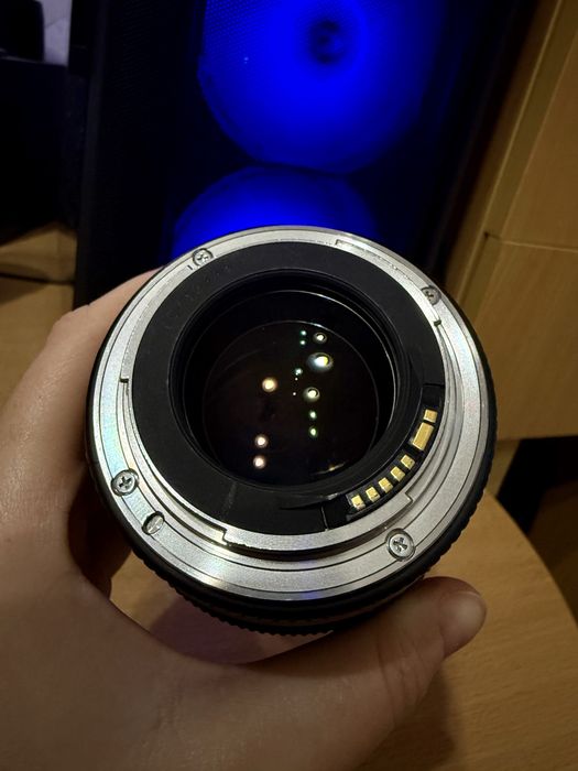 Canon EF 85mm f/1.8 USM