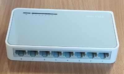 Продам 8-портовый свитч TP-LINK TL-SF1008D