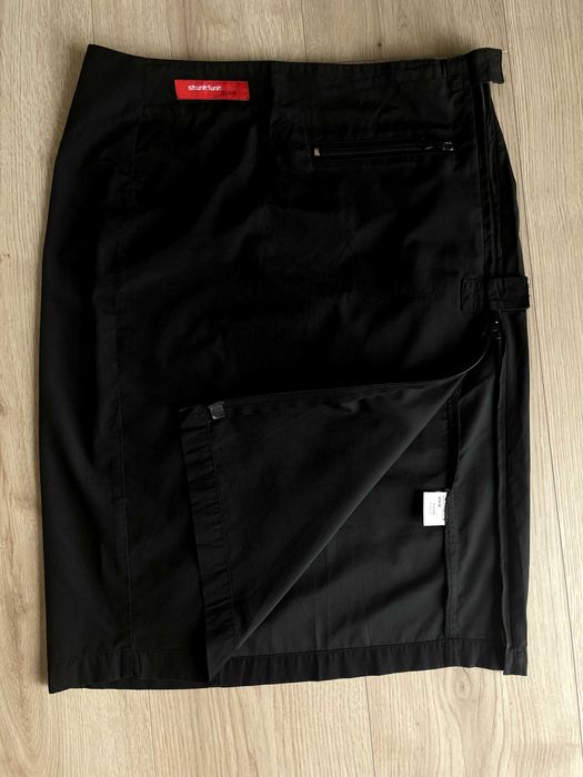 Saia preta travada com fecho lateral Skunk Funk